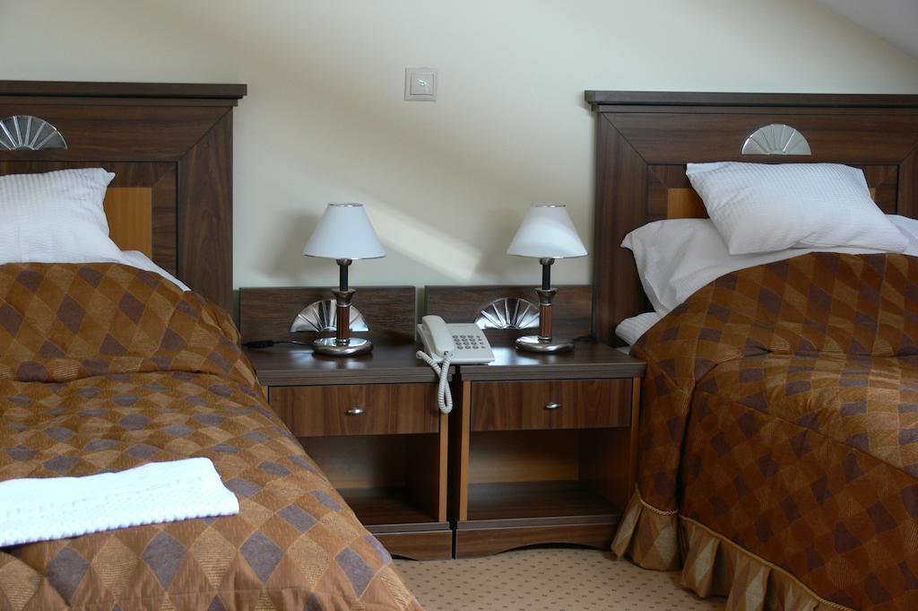 Oereg Miskolcz Hotel Δωμάτιο φωτογραφία